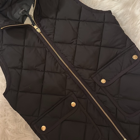 ✨NWT~J.Crew Black Puffer Vest✨ - Picture 2 of 4